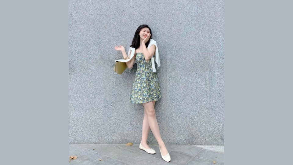 Cách tạo dáng thần thái đưa chân ra phía trước