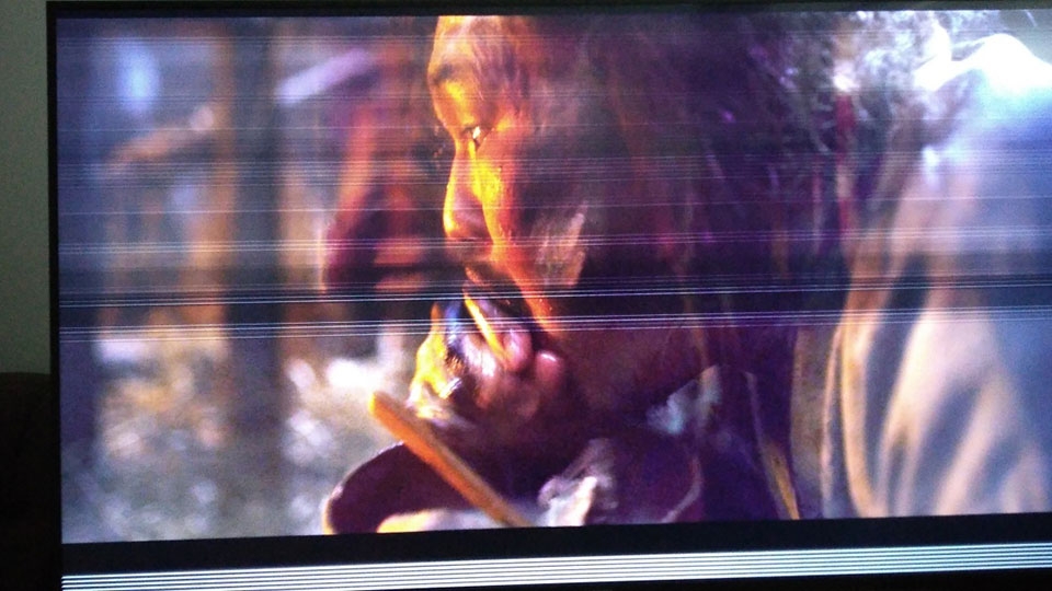 Có khá nhiều lý do khiến tivi bị sọc ngang