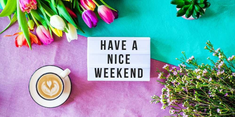 STT cuối tuần vui vẻ và hài hước