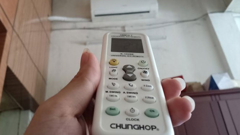 Hướng điều khiển đa năng về phía thiết bị