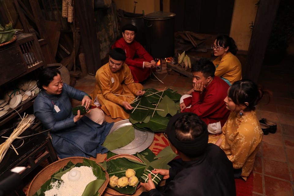 Gói bánh chưng, bánh tét vào ngày Tết