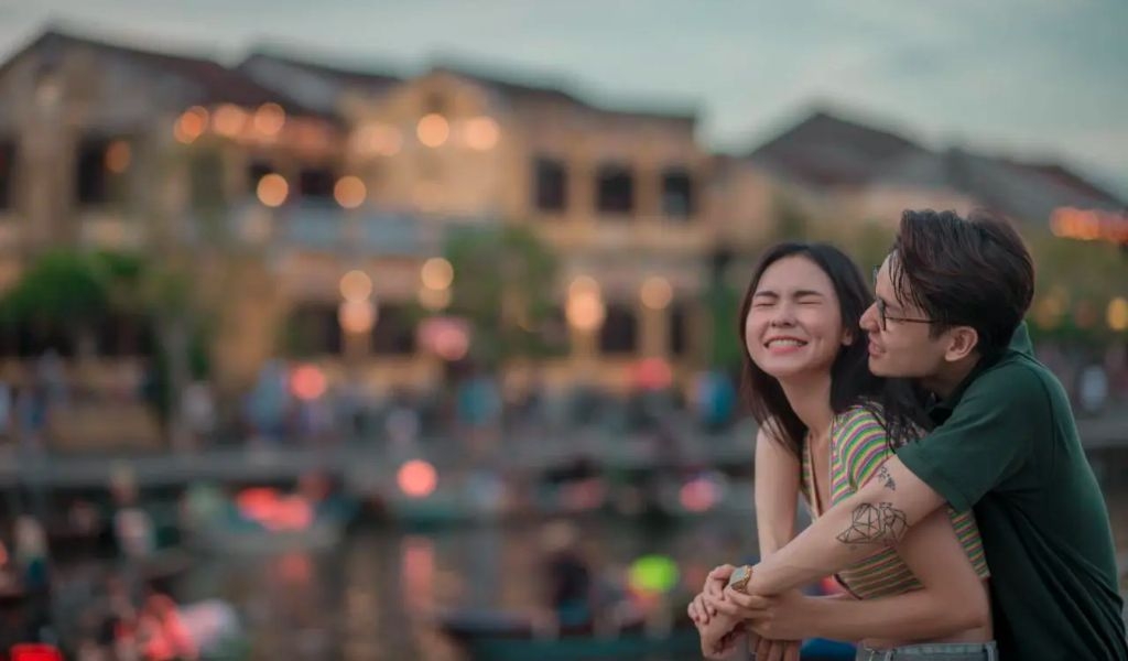 Gợi ý các dáng chụp ảnh couple lãng mạn các cặp đôi nhất định phải thử một lần 1