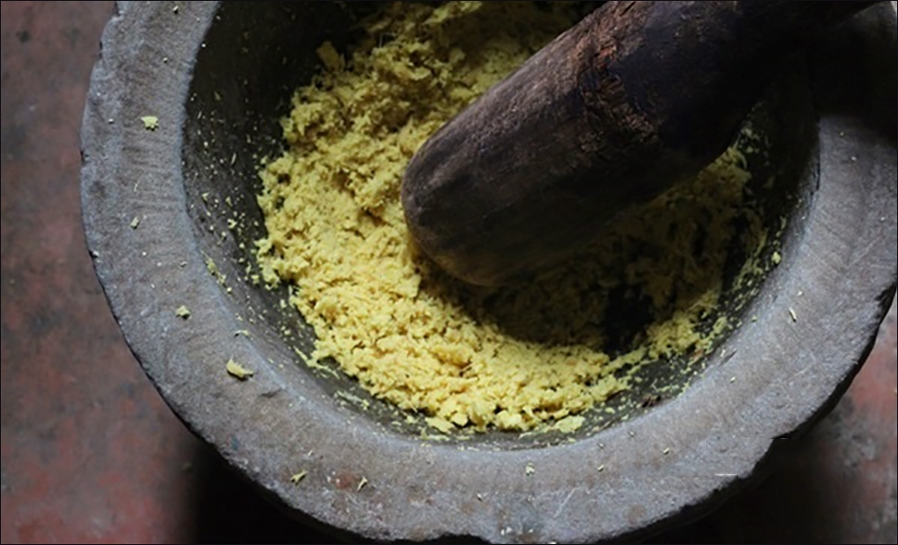 Sơ chế các nguyên liệu hành, sả, riềng