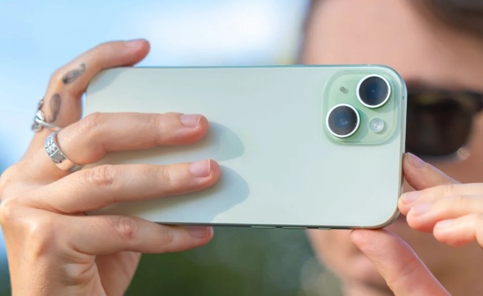 iPhone 15 màu xanh lá