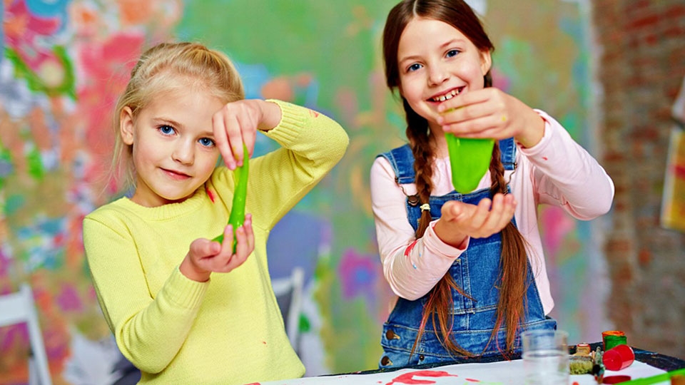 Cần đặc biệt lưu ý khi cho trẻ chơi slime