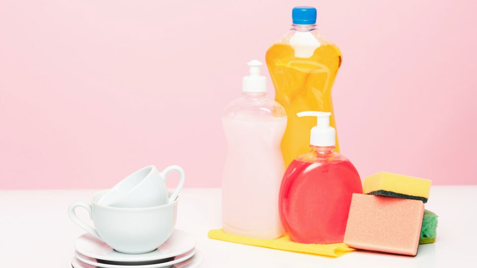 Nước rửa chén có thể dùng làm slime