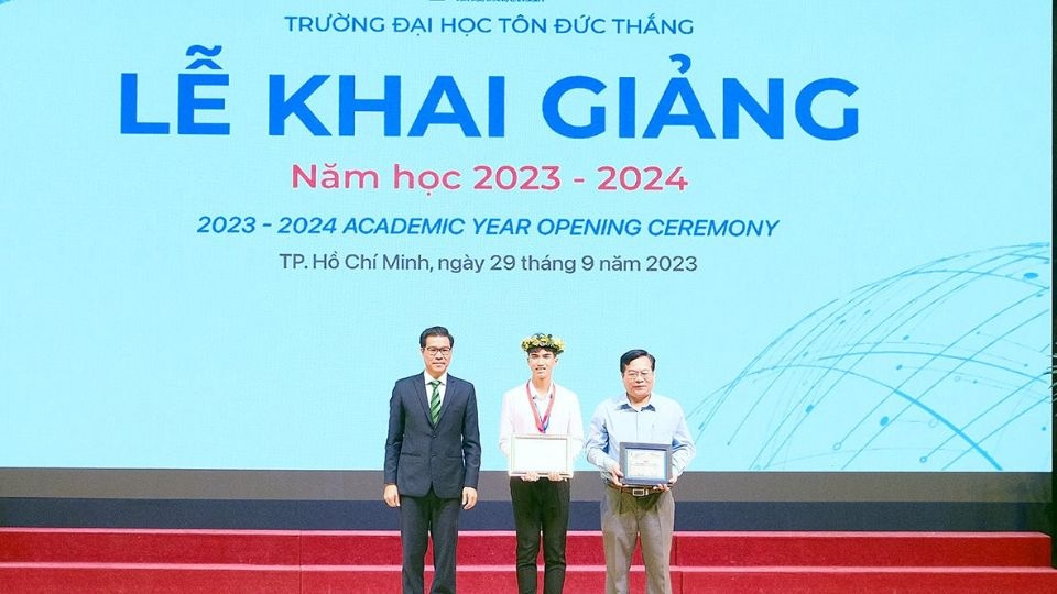 Học bổng học tập và rèn luyện