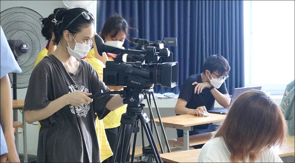 Nhóm ngành báo chí