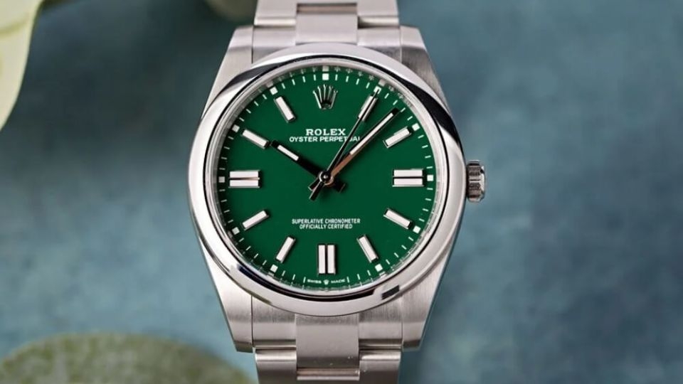 Tuổi Tỵ hợp đồng hồ màu gì?