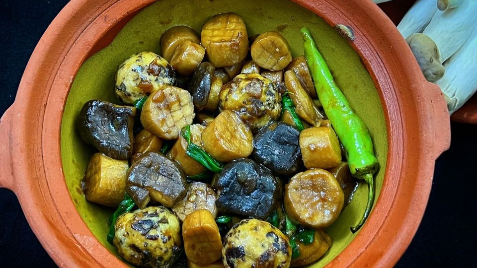 Thành phẩm món nấm đùi gà kho tiêu