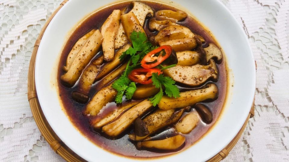 Thành phẩm nấm đùi gà kho me