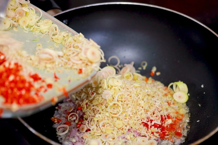 Cách chế biến món sò huyết rang me thơm ngậy, đậm hương vị có thể bạn chưa biết - hình 4