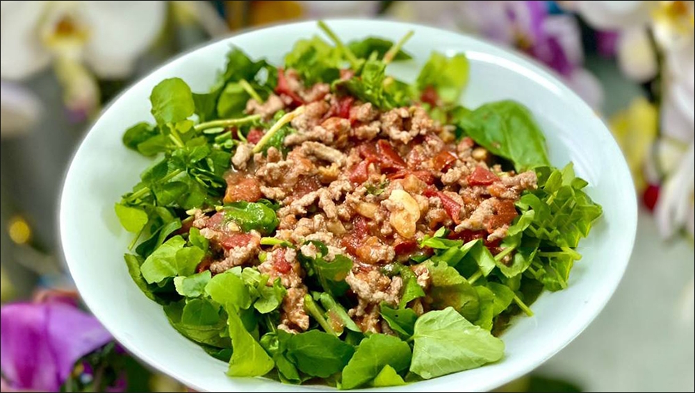 Món gỏi thịt bò trộn xà lách xoong