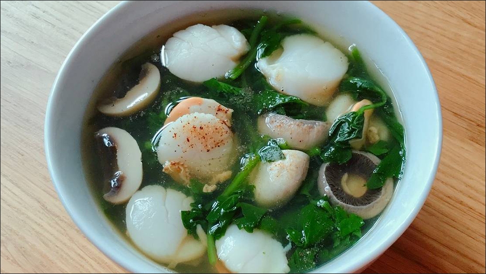 Món canh rau xà lách nấu với nấm