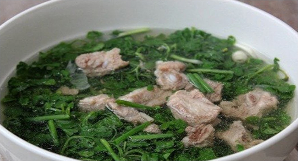 Món canh rau xà lách xoong nấu sườn
