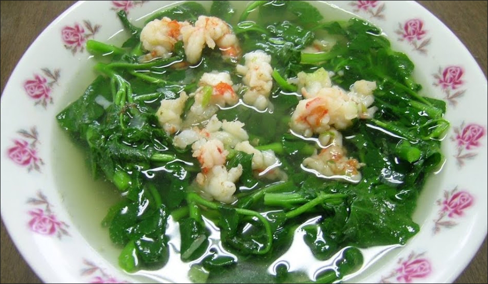 Món canh rau xà lách xoong nấu tôm