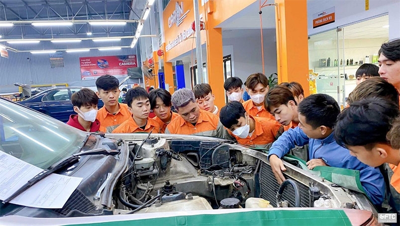 Ngành Công nghệ ô tô hình 4