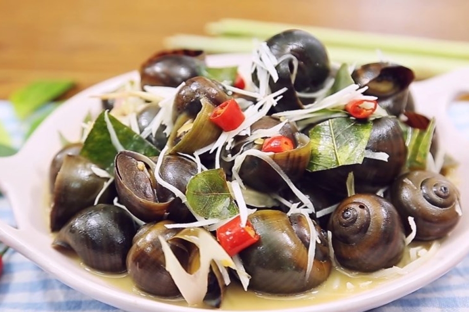 Ốc mít xào dừa.