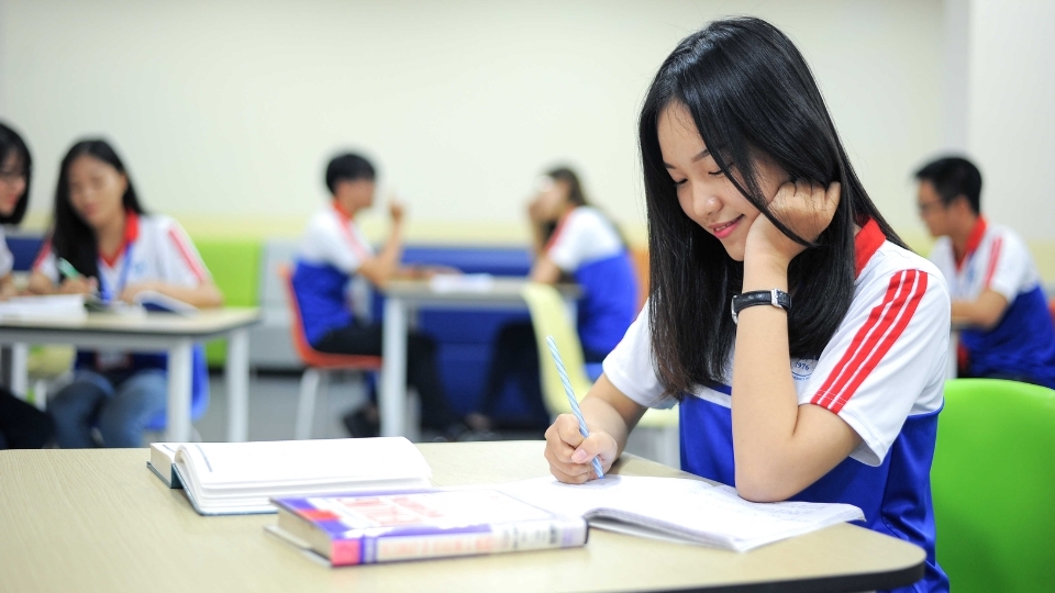 Học phí UEH