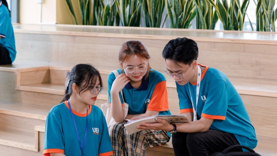 Học bổng tuyển sinh