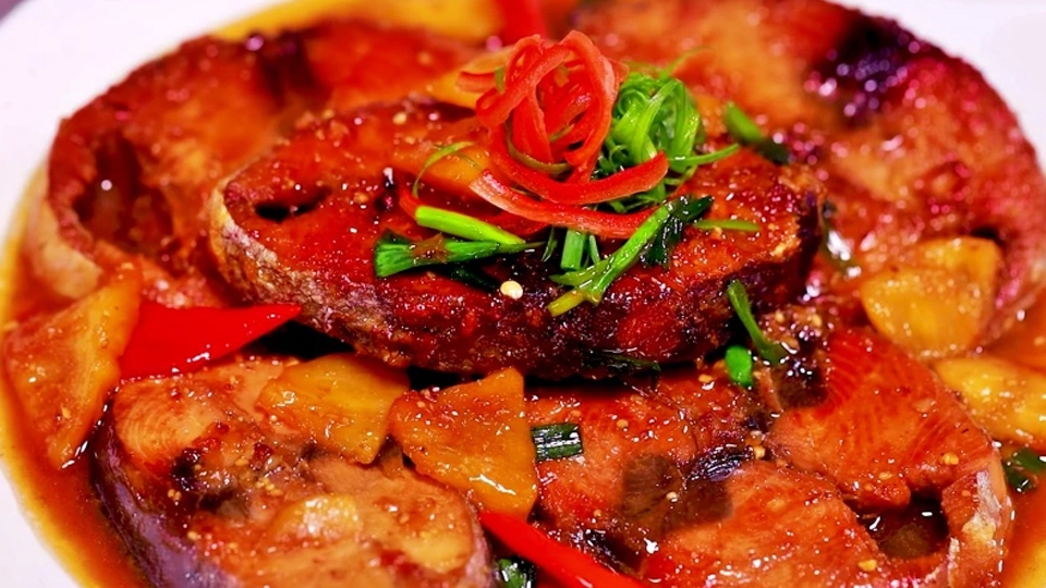 Cá kho củ nén.