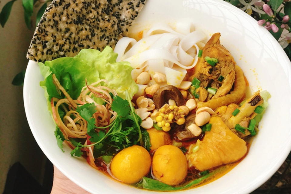 Mì Quảng gà củ nén.