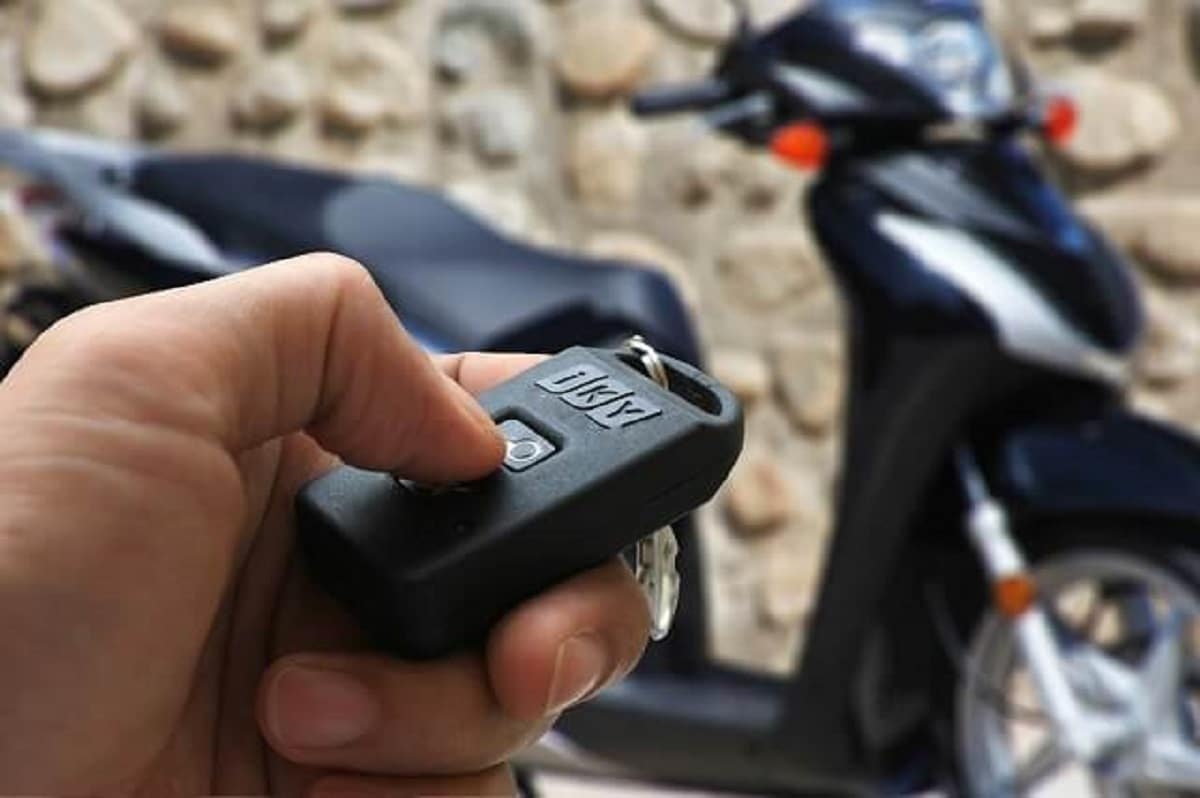 Ứng dụng vào khóa chống trộm xe máy