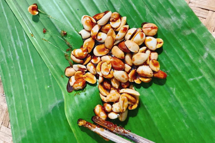 Cách làm kẹo đậu phộng đơn giản, thơm giòn tại nhà ai cũng có thể thực hiện được - hình 3