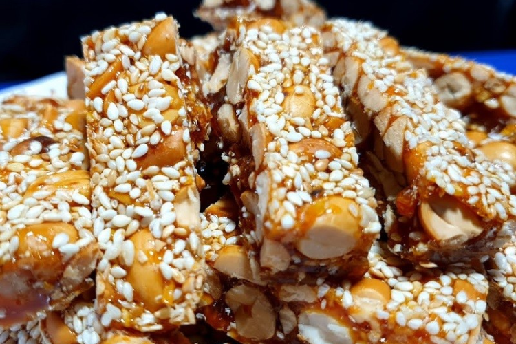 Cách làm kẹo đậu phộng đơn giản, thơm giòn tại nhà ai cũng có thể thực hiện được - hình 4