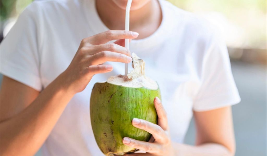 Cách bảo quản dừa đã gọt vỏ, chưa gọt vỏ lâu dài, đảm bảo hương vị tươi ngon 2
