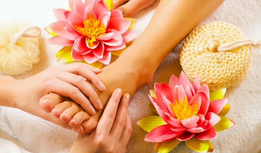 Lợi ích của ngâm chân nước muối đối với sức khỏe là gì? Cách làm và lưu ý khi ngâm chân 2
