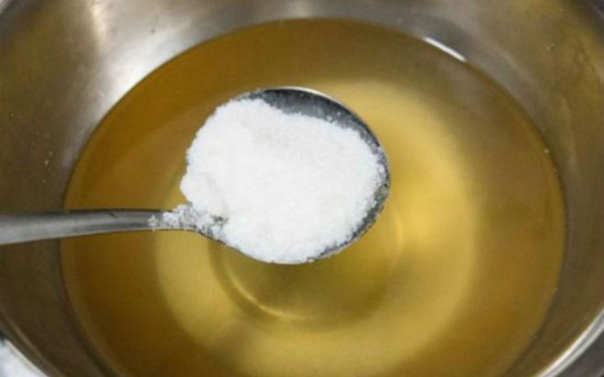 Bước 2: Nấu nước muối