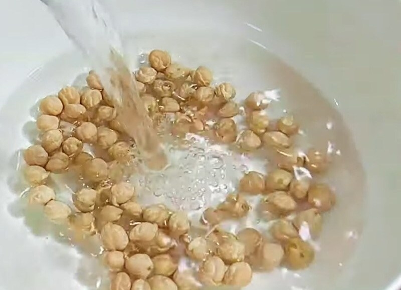 Đậu gà ngâm trong nước