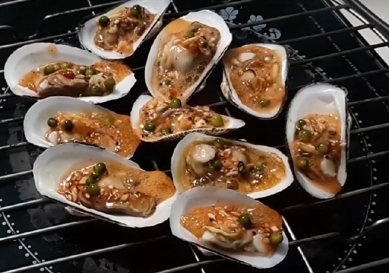Nướng sò dẹo với tiêu xanh