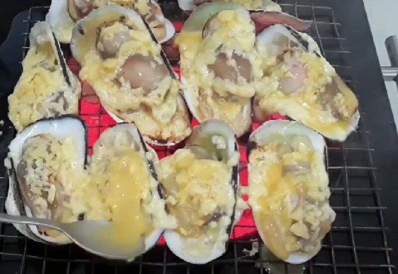 Nướng sò với phô mai và trứng