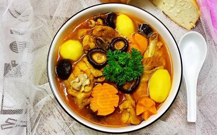Món gà nấu nấm đông cô thơm nồng, ngọt thanh tự nhiên