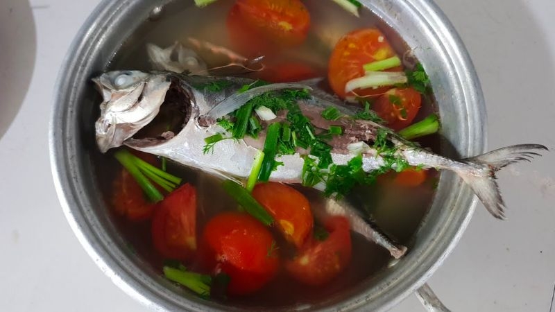 Bát canh cá sòng nấu ngót thanh đạm