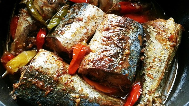 Cá sòng kho me sả ớt ghi điểm với vị ngon mềm, thơm, chua cay của các nguyên liệu