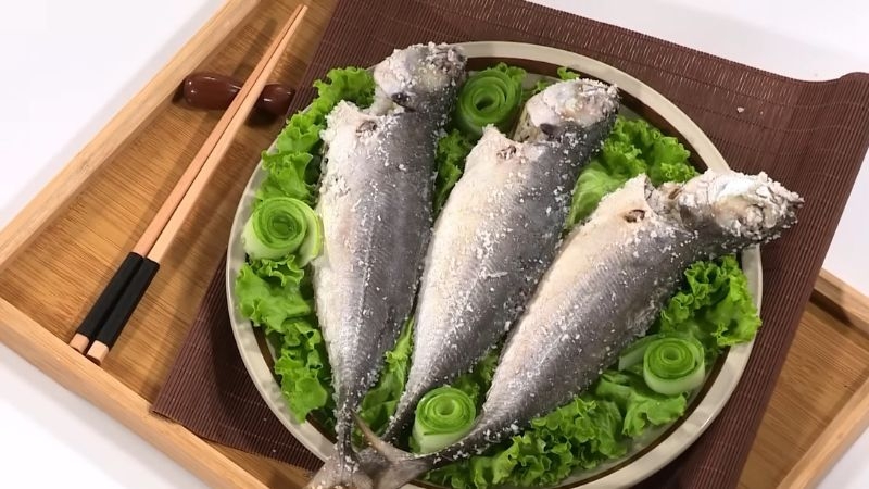 Cá sòng nướng muối hạt độc đáo, lạ miệng