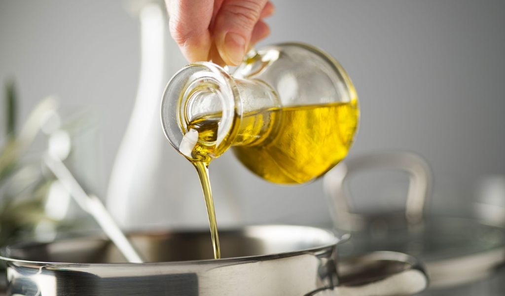 Lợi ích và cách sử dụng dầu oliu trong nấu ăn tốt cho sức khoẻ bạn đã biết chưa 4
