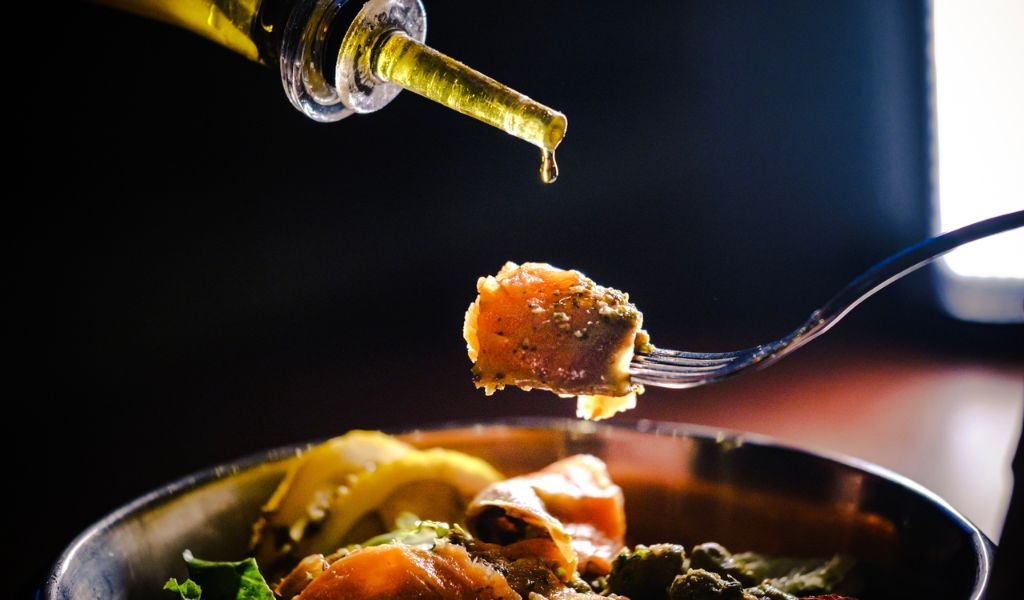 Lợi ích và cách sử dụng dầu oliu trong nấu ăn tốt cho sức khoẻ bạn đã biết chưa 5