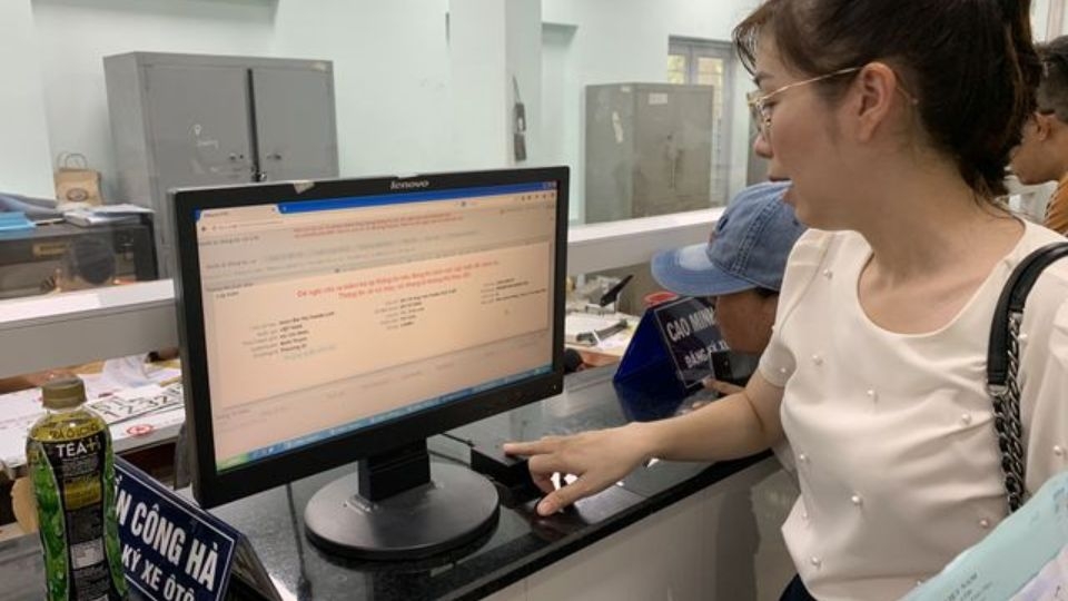 Tiến hành cho bấm biển số.