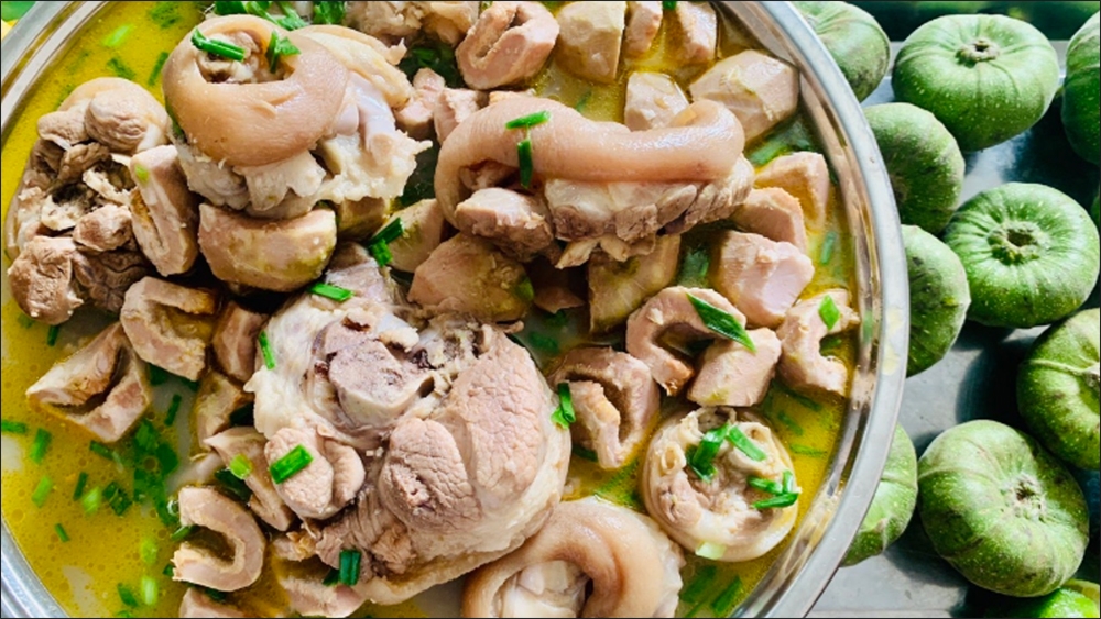 Món canh vả nấu giò heo thơm ngon
