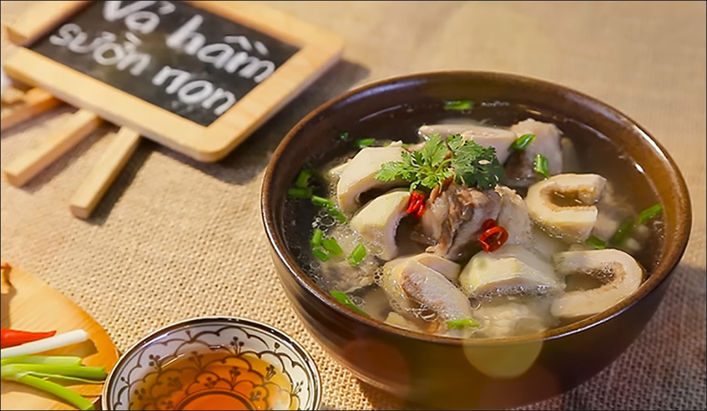 Món sườn non hầm với quả vả