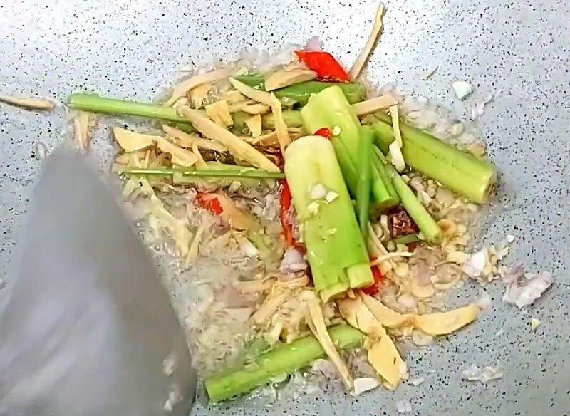 Phi thơm các nguyên liệu đã sơ chế