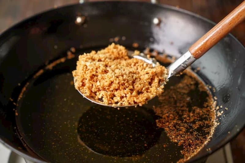 Phi tỏi cho thơm vàng