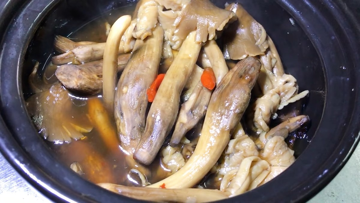 Nấm mối kho muối tôm, nước dừa