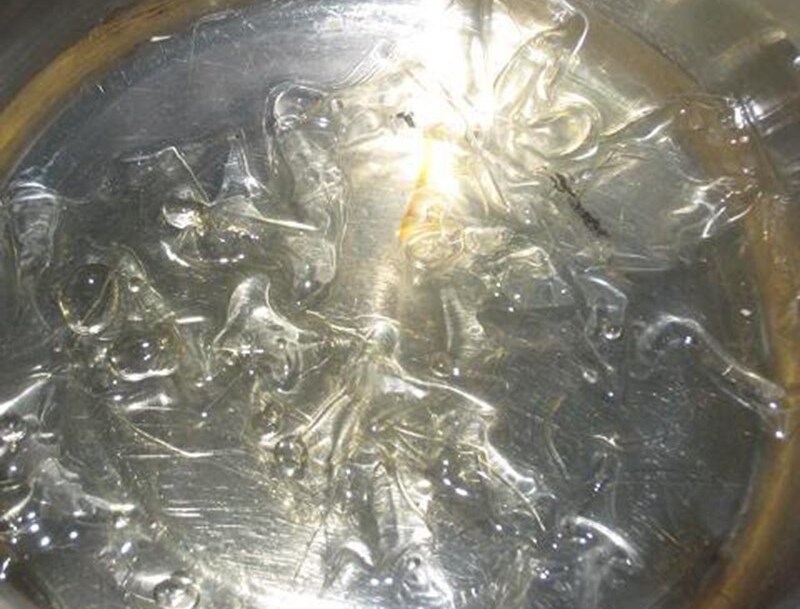 Nấu gelatin, trà lipton và đường
