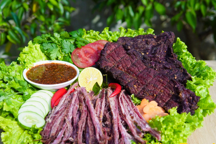 Hé lộ 3 cách ăn thịt trâu gác bếp chuẩn vị, thơm ngon cả nhà ai cũng mê mẩn hình 6