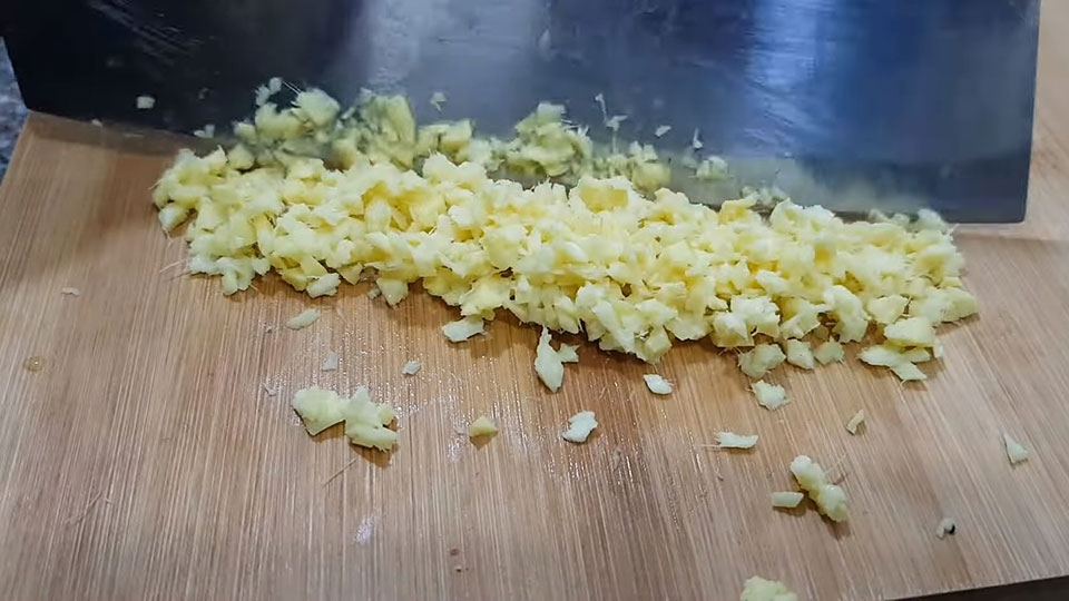 Băm nhỏ gừng
